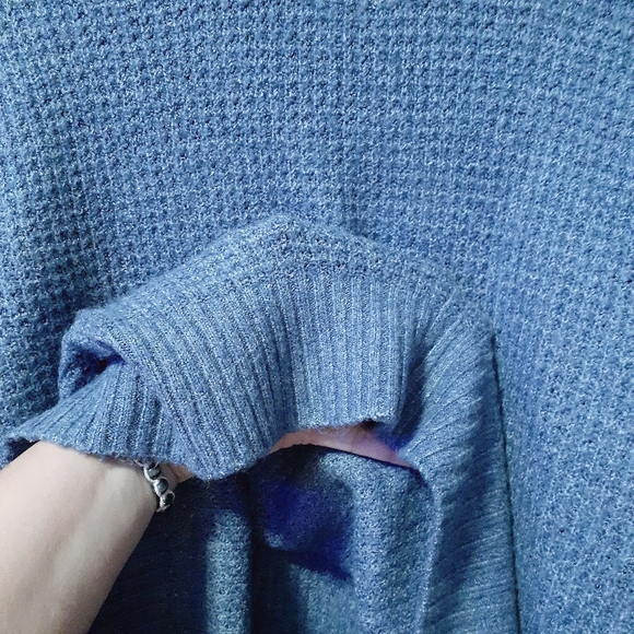 Sweater - Picture 6 of 9